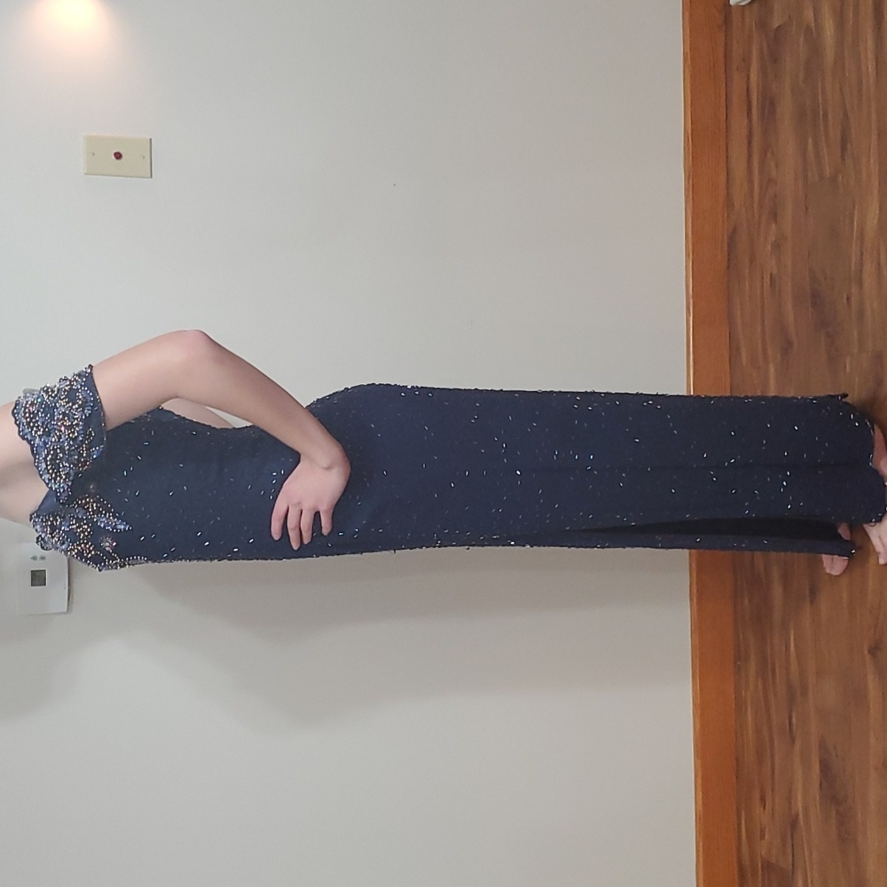 Formal Dress - Picture 2 of 6